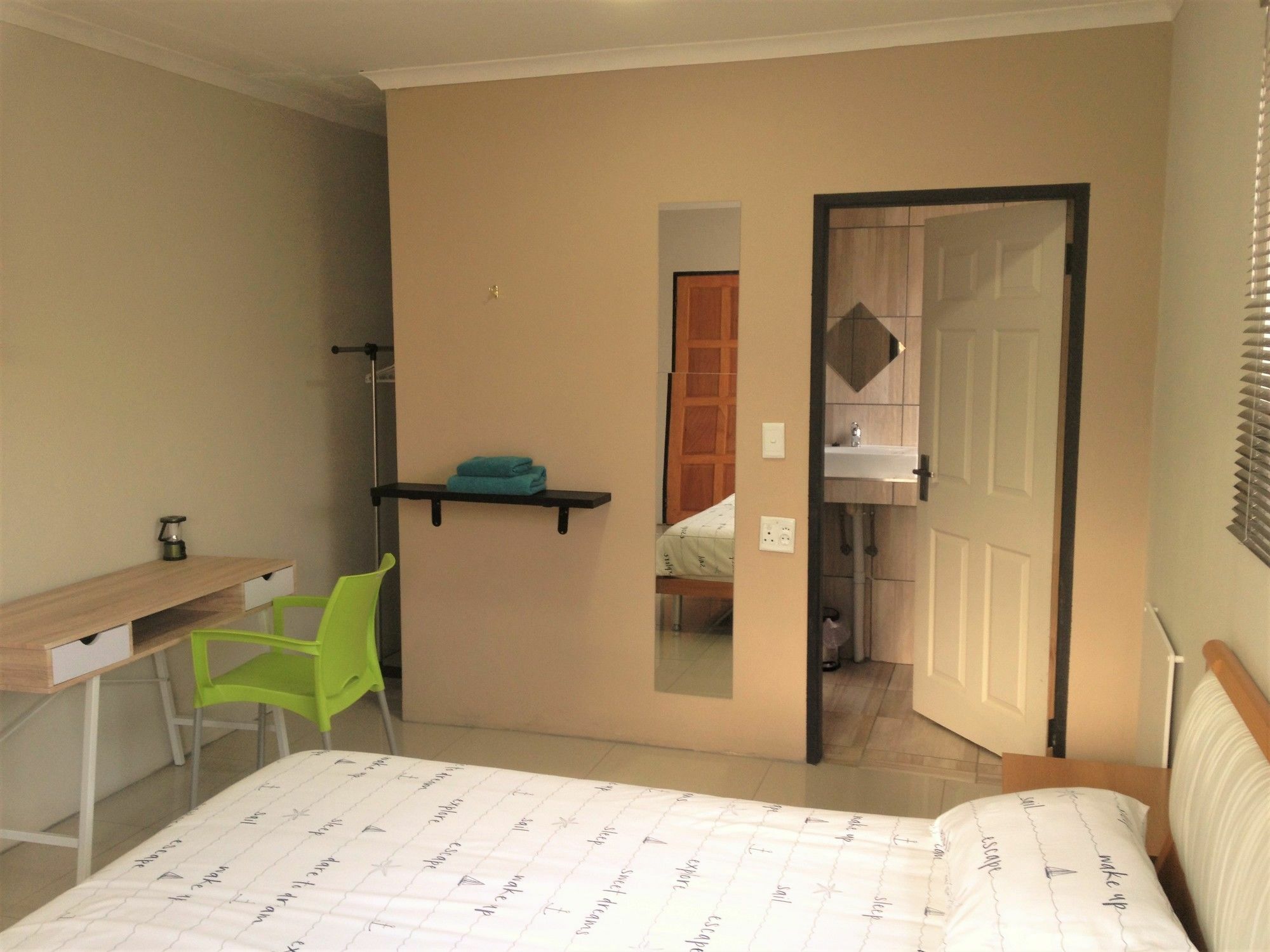 Afrikawisa At O.R. Tambo International Airport Bed & Breakfast Kempton Park Exterior photo