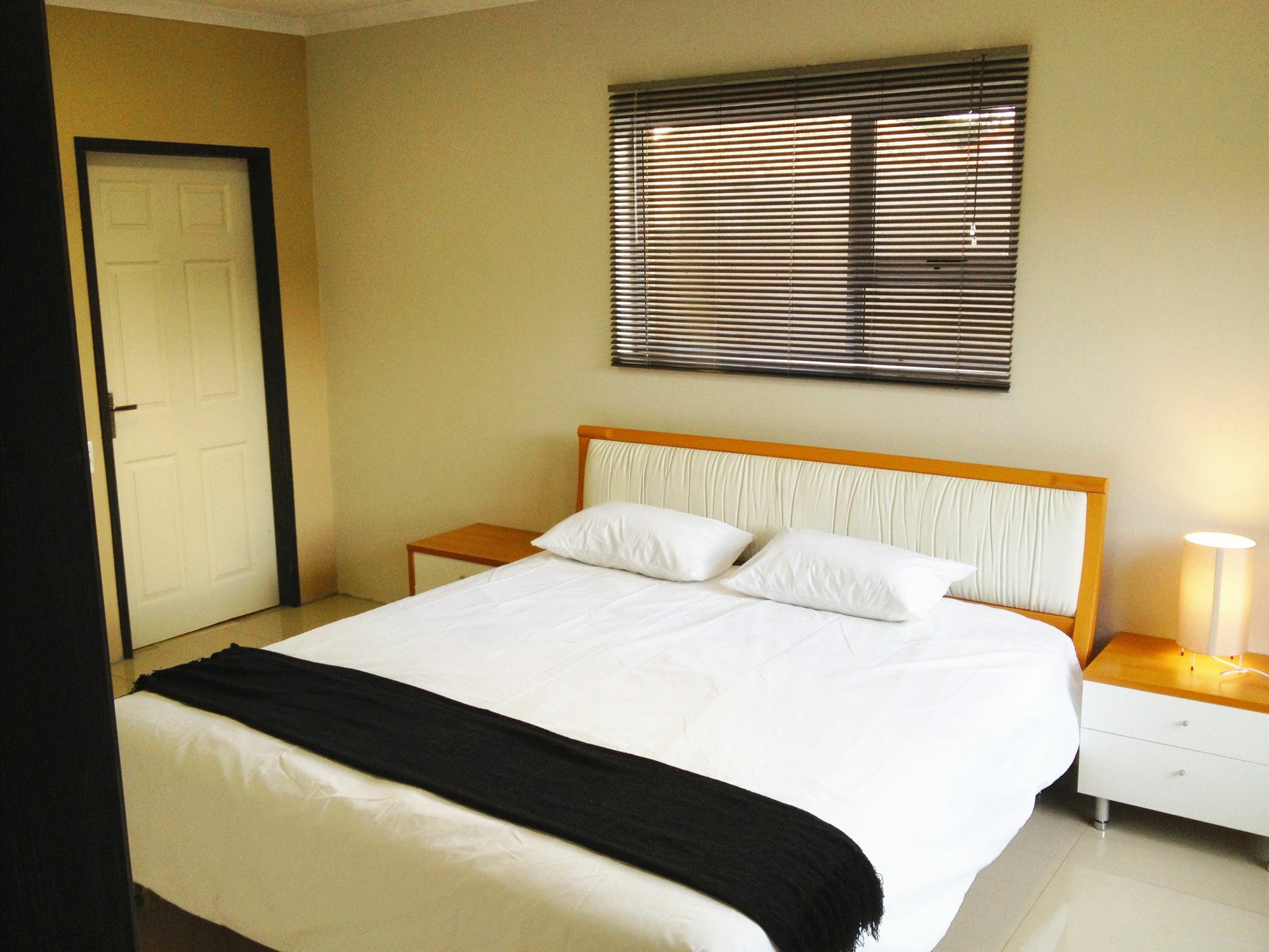 Afrikawisa At O.R. Tambo International Airport Bed & Breakfast Kempton Park Exterior photo