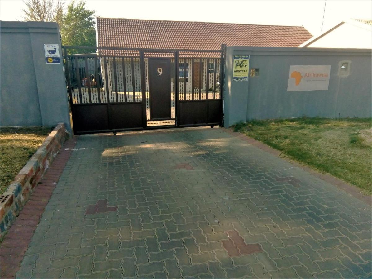 Afrikawisa At O.R. Tambo International Airport Bed & Breakfast Kempton Park Exterior photo